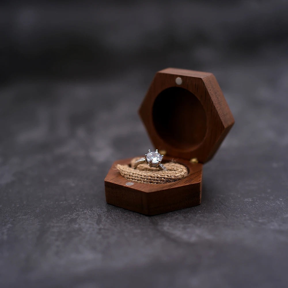 Walnoot Hout Ringdoosje met Initialen